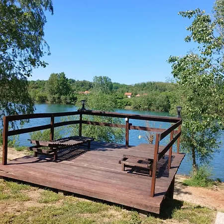 Tatil Evi Una, On River Bank Spilja